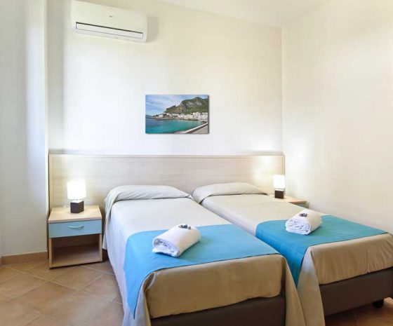 Sicile kite wind resort Santa Maria appartement vue mer chambre triple