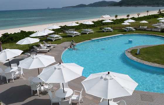 Eef Beach Resort Japon piscine et plage