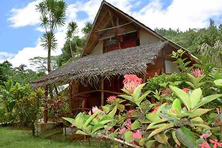 Polynésie plongée Huahine pension Tupuna bungalow_garden_duplex