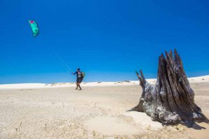 Bresil atins Kiter in the desert